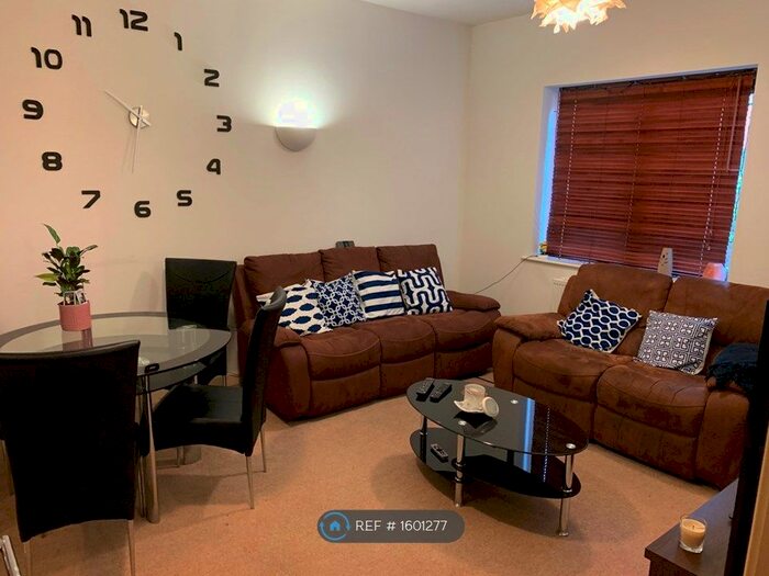 2 Bedroom Flat To Rent In Deeside Road, London, SW17