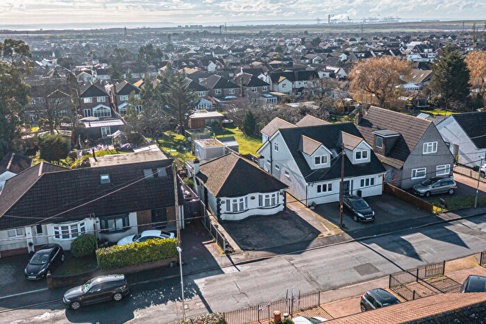 2 Bedroom Detached Bungalow For Sale In Clifton Avenue, Benfleet, SS7