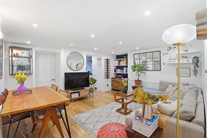 2 Bedroom Flat For Sale In Lordship Lane, East Dulwich, London, SE22