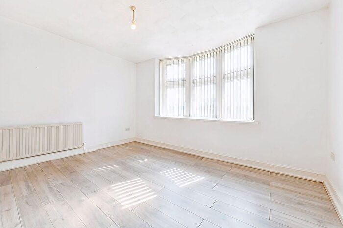 2 Bedroom Flat To Rent In Commercial Street, Newport, NP20