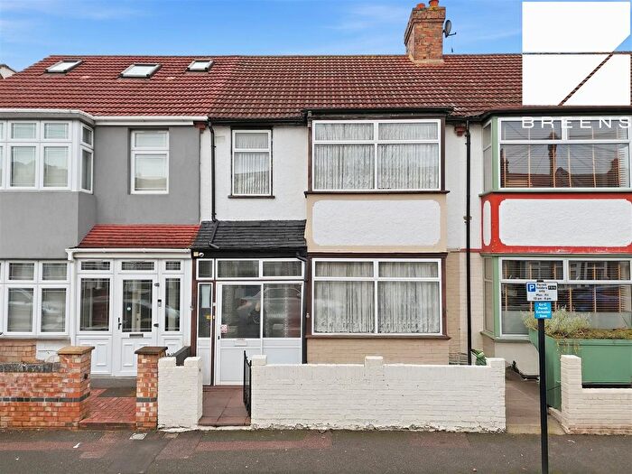 3 Bedroom Property For Sale In Woodend Road, London, E17