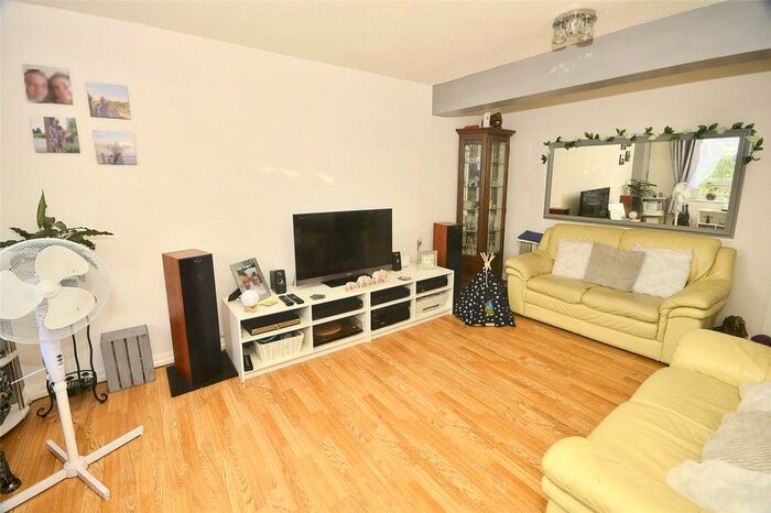 2 Bedroom Flat For Sale In Charing Hill, Charing, Ashford, TN27
