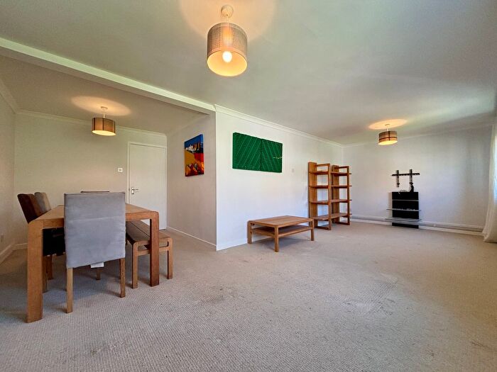 2 Bedroom Flat To Rent In Westpoint, Bromley, BR2