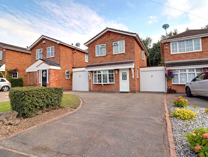 3 Bedroom Link Detached House For Sale In The Nook, Cheslyn Hay, Walsall, WS6