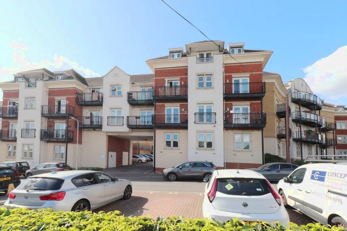 2 Bedroom Flat To Rent In Constance Grove, Dartford, DA1