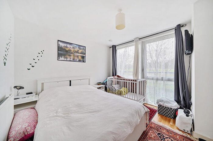 1 Bedroom Flat For Sale In Green Lane, Edgware, Greater London., HA8