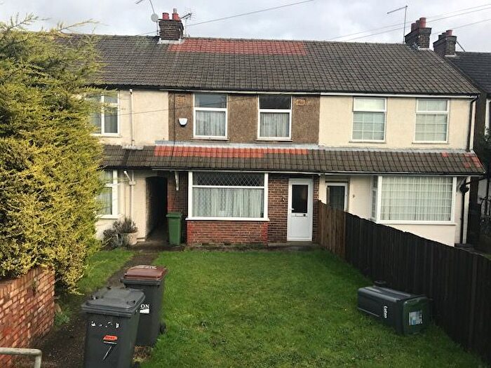 3 Bedroom Terraced House To Rent In Skimpot Road, Luton, LU4