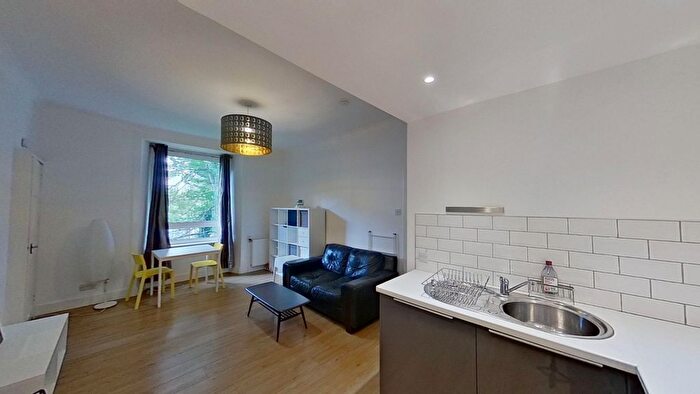 1 Bedroom Flat To Rent In Albert Street, Edinburgh, Midlothian, EH7