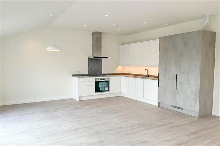 2 Bedroom Flat To Rent In Clive Lodge, Shirehall Lane, Hendon, NW4