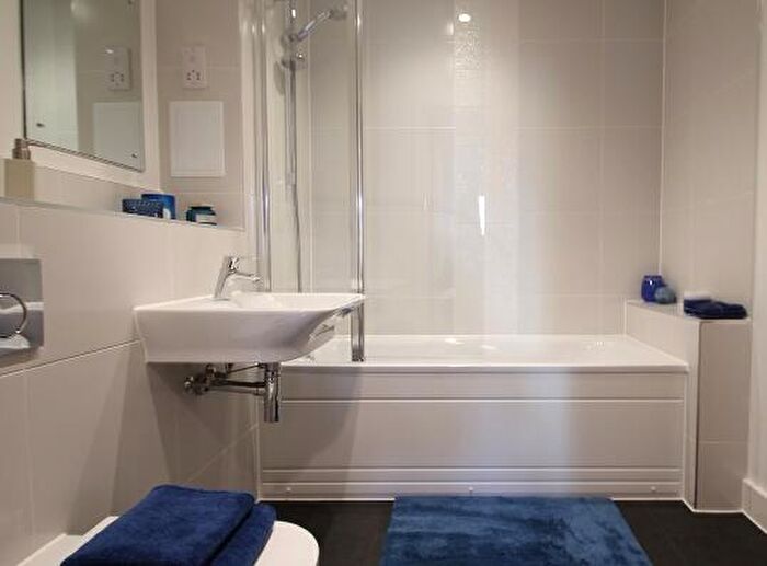 2 Bedroom Flat To Rent In Holmbush Mews, The Green, RH12