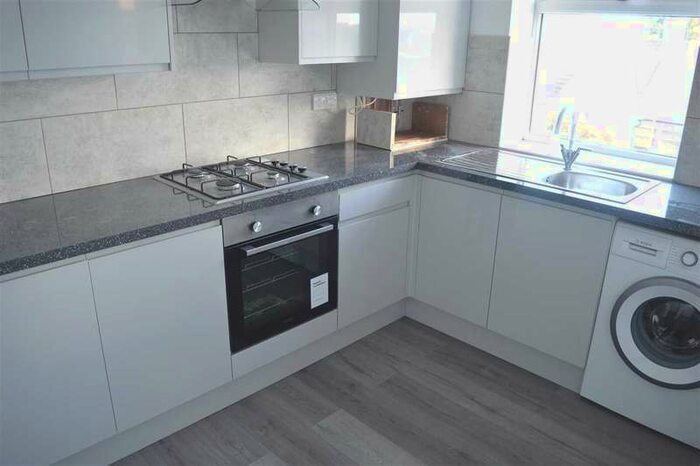 2 Bedroom Apartment To Rent In Priory Gardens, Dartford, DA1