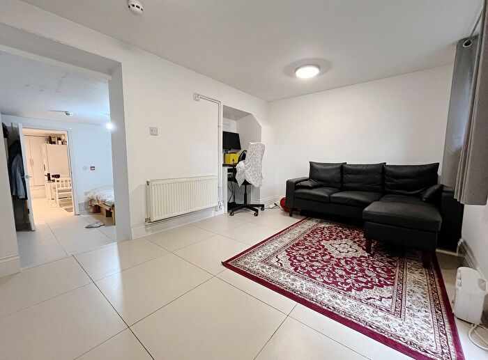 1 Bedroom Flat To Rent In Spring Grove Road, Hounslow, TW3