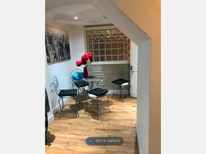 1 Bedroom Flat To Rent In Otley Road, Bradford, BD3