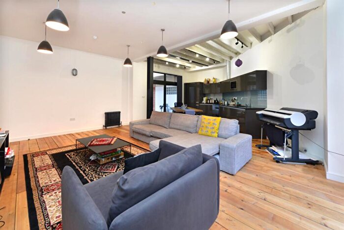 2 Bedroom Apartment To Rent In City Garden Row, Islington, London, N1