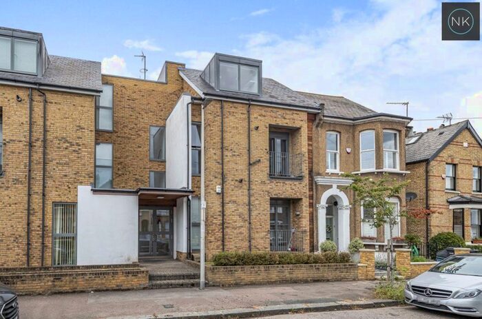 2 Bedroom Flat To Rent In Primrose Road, London, E18