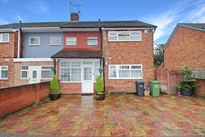 3 Bedroom Semi-Detached House For Sale In High Road, Basildon, SS13
