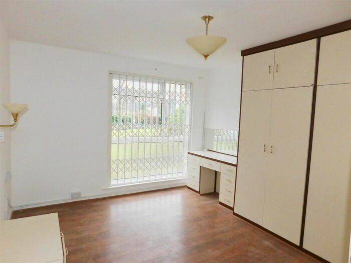 2 Bedroom Flat To Rent In Bury Old Road, Salford, M7