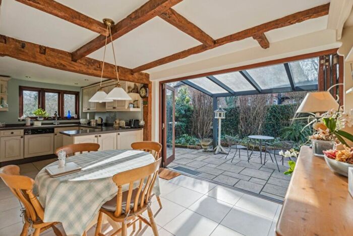 4 Bedroom Detached House For Sale In Thame Road, Longwick, HP27
