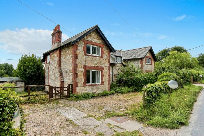 3 Bedroom Cottage To Rent In Bowcombe Road, Newport, PO30