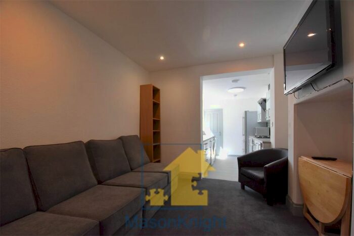 5 Bedroom End Of Terrace House To Rent In Derry Avenue, Plymouth, PL4