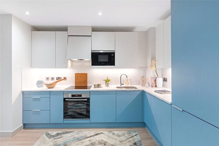 2 Bedroom Flat To Rent In Randalls Way, Leatherhead, Surrey, KT22