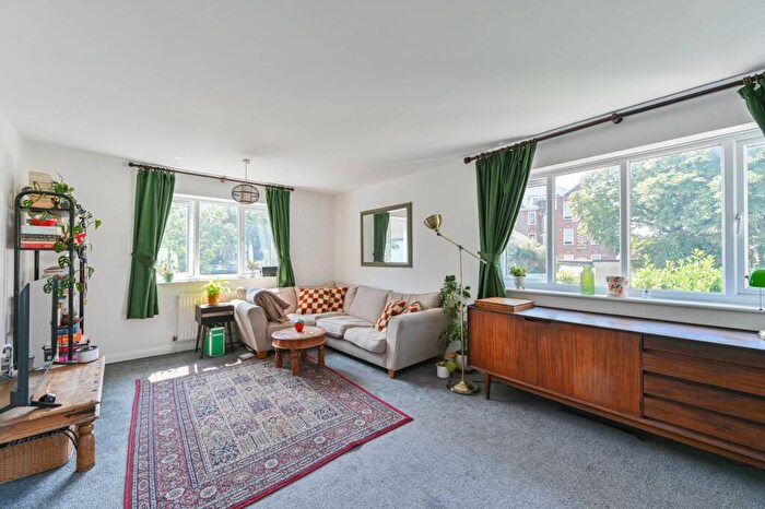 1 Bedroom Flat To Rent In Cavendish Road, Balham, London, SW12