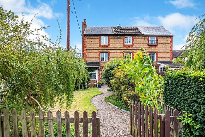 3 Bedroom End Of Terrace House For Sale In West Street, Steeple Claydon, Buckingham, MK18
