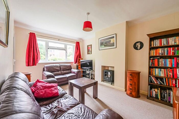 2 Bedroom Flat To Rent In Brantwood Close, London, Dy, Walthamstow, London, E17