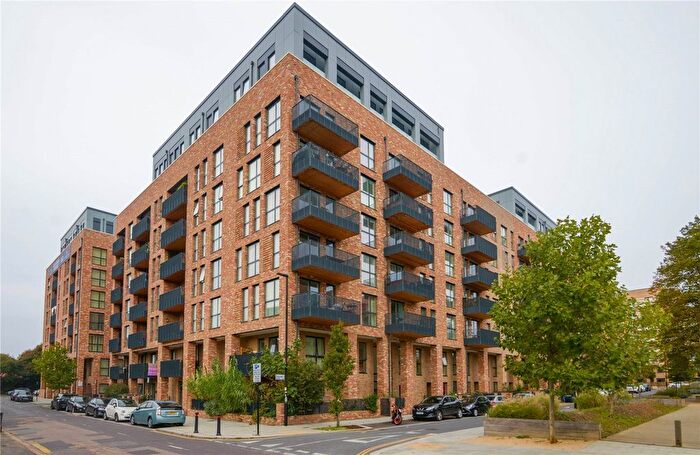 3 Bedroom Flat To Rent In Hopkins Court, Whelan Road, W3