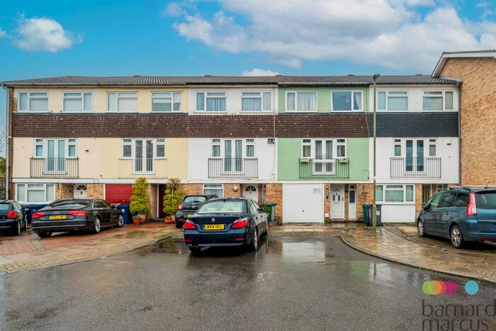 4 Bedroom Town House To Rent In Franklin Close, London, N20