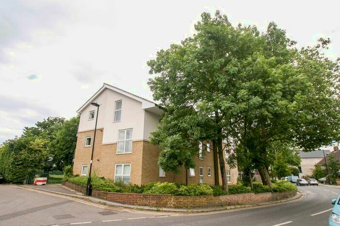 3 Bedroom Apartment To Rent In Winchmore Hill, N21