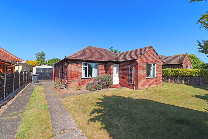 2 Bedroom Detached Bungalow For Sale In Whitesfield, East Bergholt, CO7