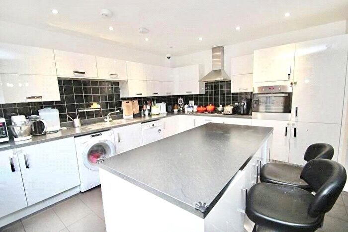 4 Bedroom House To Rent In Egbert Close, Hornchurch, RM12
