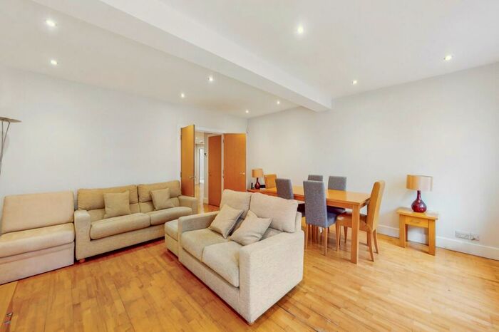 2 Bedroom Apartment To Rent In Poppins Court, EC4A