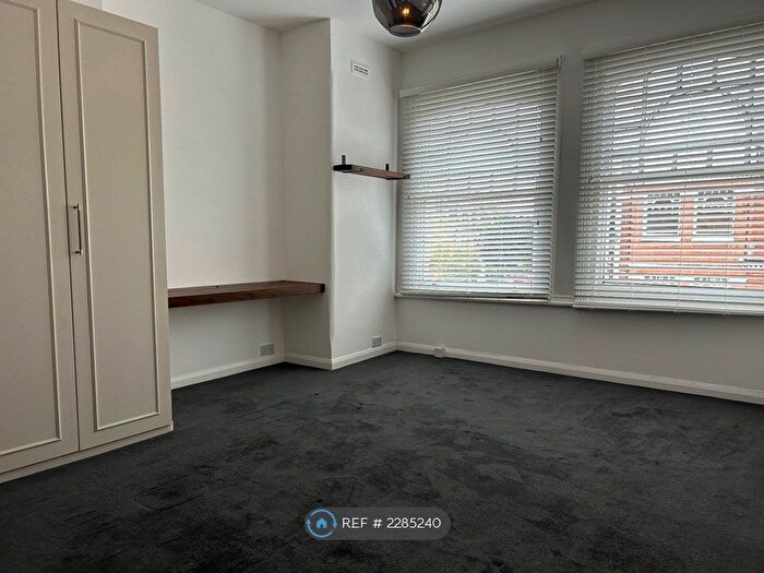 Studio To Rent In Elmbourne Road, London, SW17