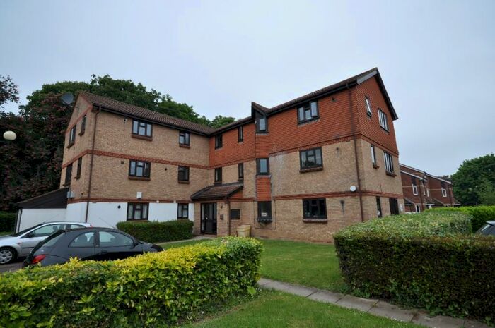 2 Bedroom Apartment To Rent In Pearce Manor, Chelmsford, Essex, CM2