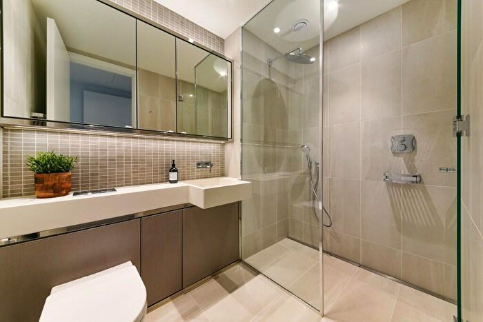 2 Bedroom Apartment To Rent In George Street, London, E14