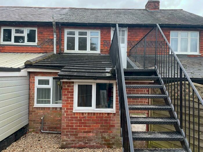 1 Bedroom Flat To Rent In Crossways Road, Hindhead, Surrey, GU26