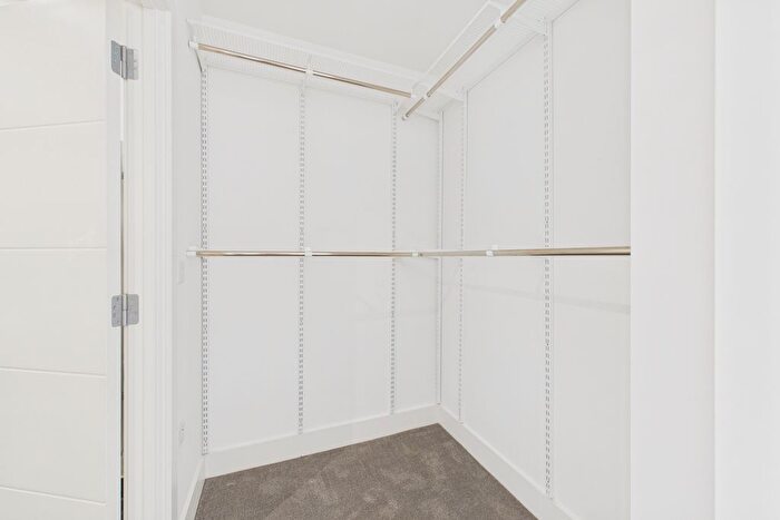 2 Bedroom Flat To Rent In Ascot Road, Watford, WD18