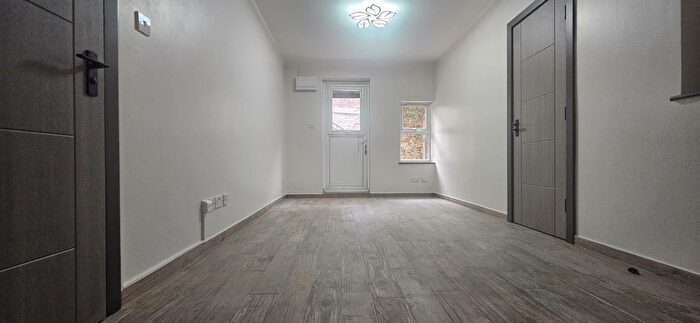 2 Bedroom Flat To Rent In Chatsworth Road, E5