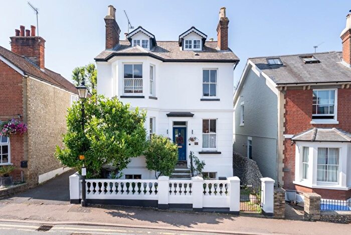 4 Bedroom Detached House For Sale In Junction Road, Dorking, RH4