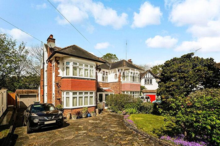 4 Bedroom Semi-Detached House To Rent In Broadfields Avenue, Winchmore Hill, N21