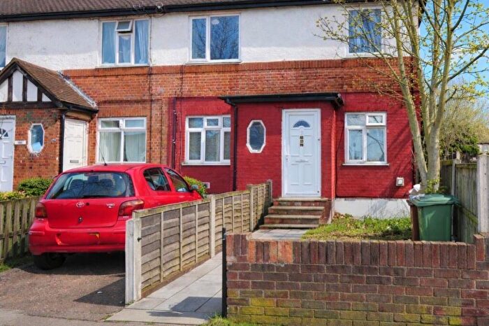 2 Bedroom Maisonette To Rent In Whalebone Lane South Chadwell Borders, RM6
