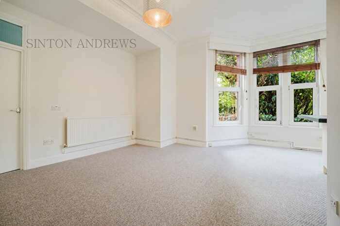 1 Bedroom Flat To Rent In Golden Manor, Hanwell, W7