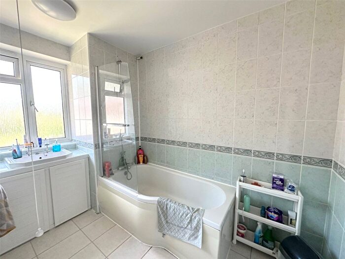 3 Bedroom Flat To Rent In Ricards Road, Wimbledon, SW19