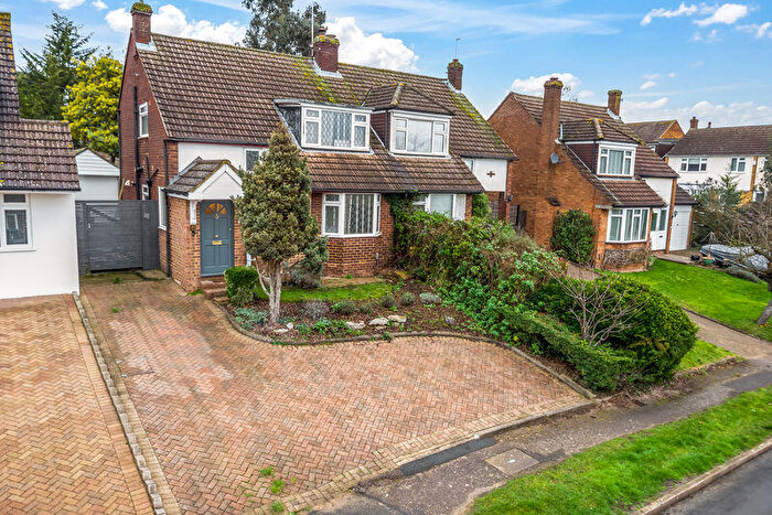 3 Bedroom Semi-Detached House For Sale In Cranfield Crescent, Cuffley, EN6