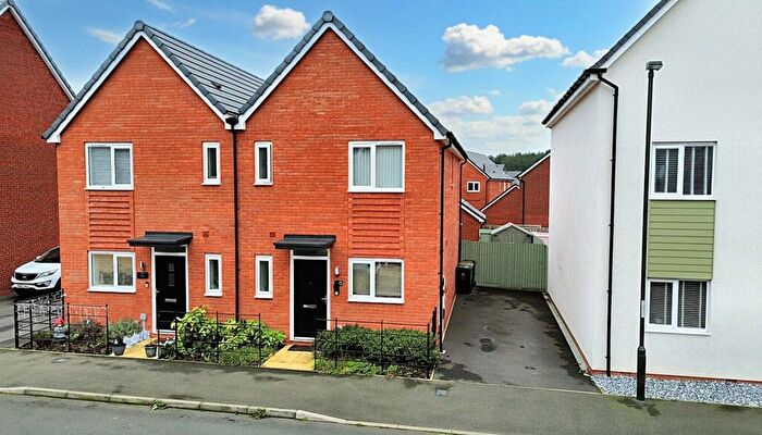 3 Bedroom Semi-Detached House For Sale In Carsington Road, Hilton, DE65