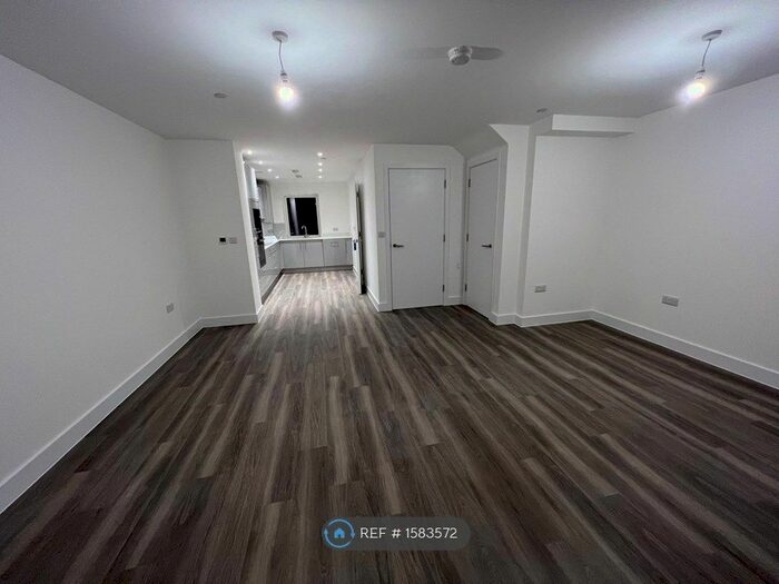 3 Bedroom Semi-Detached House To Rent In Leah Manning Close, Cambridge, CB1