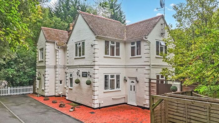 4 Bedroom Detached House For Sale In Windlesham, Surrey, GU20