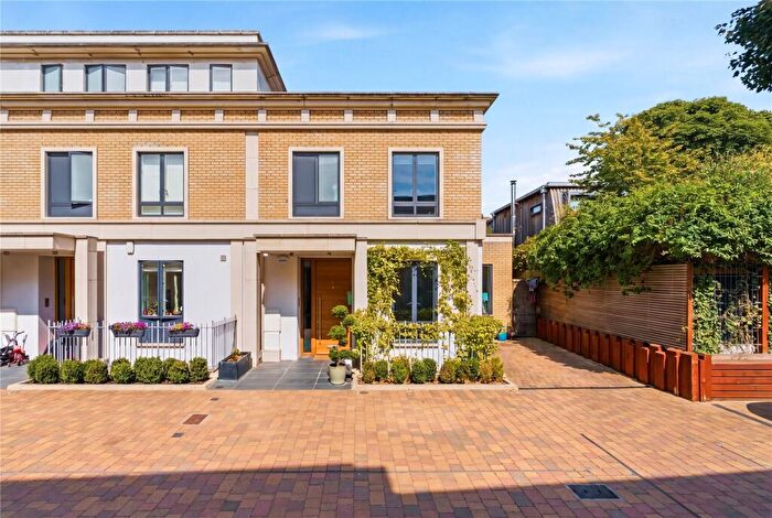 5 Bedroom End Of Terrace House For Sale In Basilica Mews, SW12
